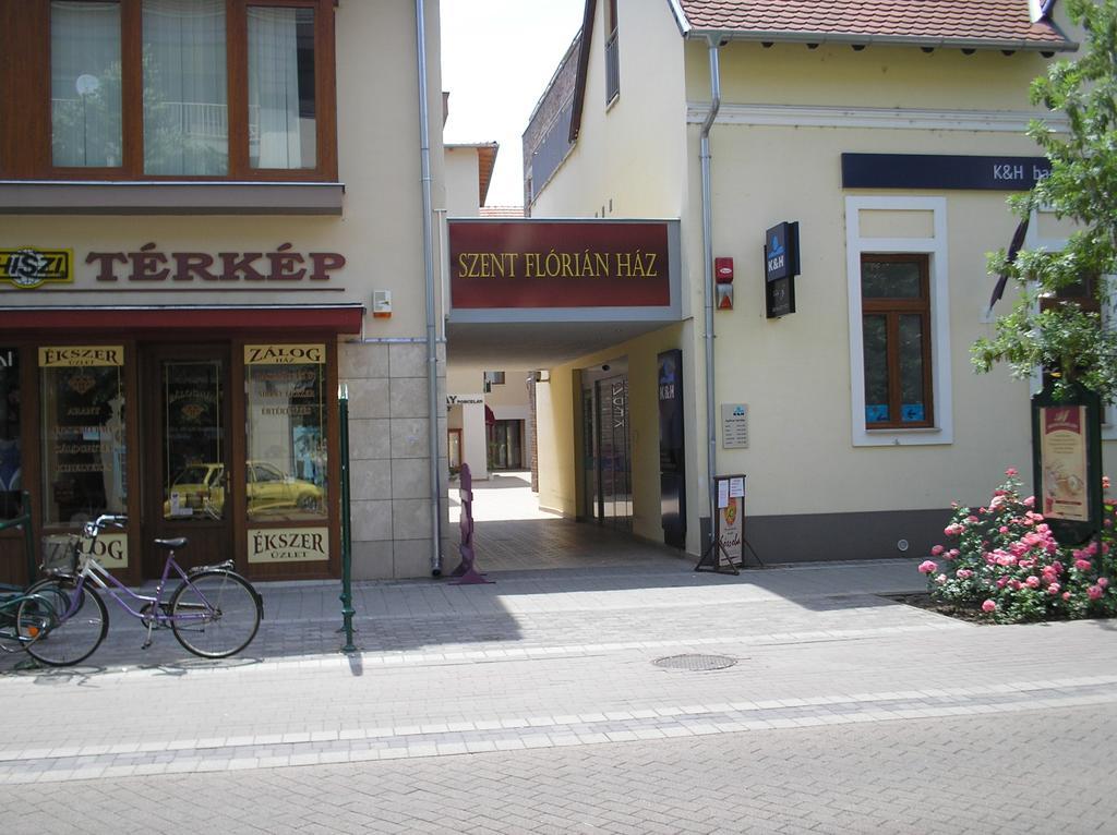 Mediterran Szallas Gyula Exterior foto
